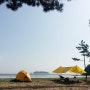 해변에서 즐기는 미니멀 캠핑