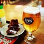 에페스(EFES)맥주 & 달콤한 다크체리포레누아 케이크