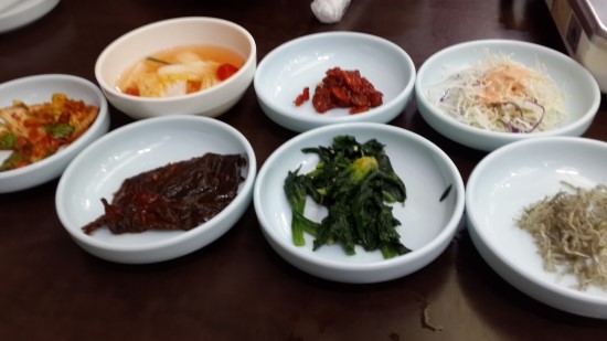 저는 정갈한 밥상이 좋습니다.