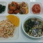 "날치알밥"과 "미니우동","깐쇼새우" 식단 (단체급식메뉴,물 빼먹고 지은 밥 활용,대봉영양사)