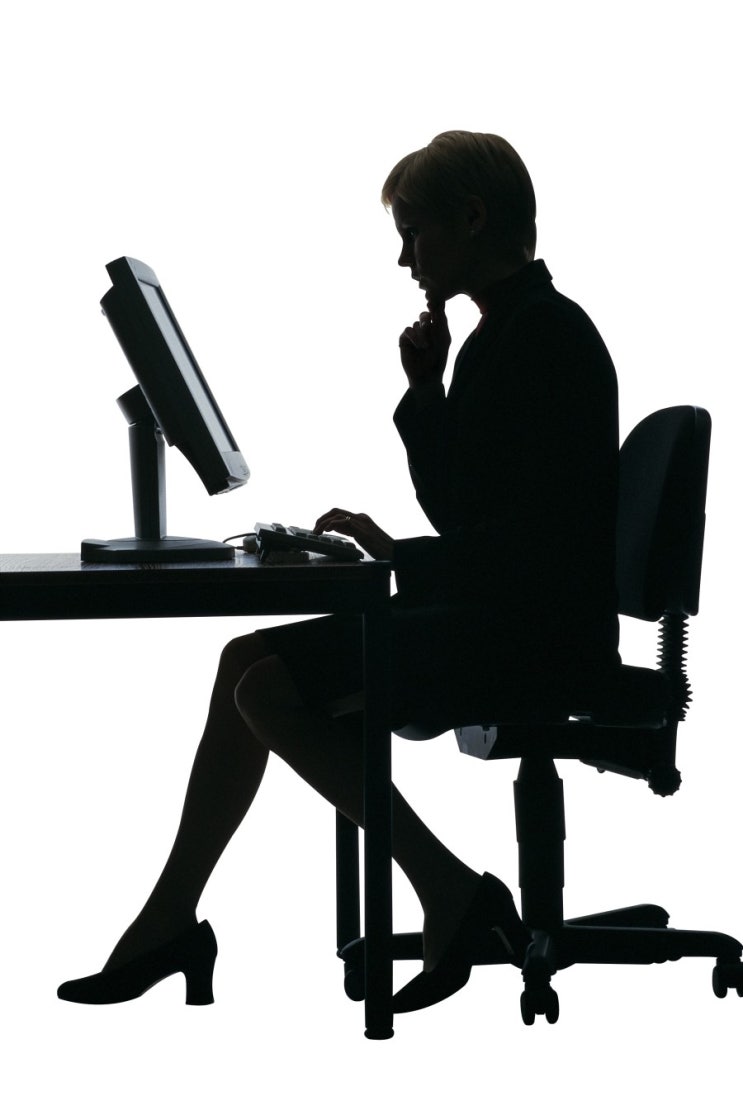 페이스북 코리아 사무실 책상에 숨겨진 건강한 비밀? 오래 앉아 있으면 건강이 무너지는 직장인들을 위한 해법! / 정형외과 정성수 교수  / 허리 스트레칭 : 네이버 블로그, image size:743x1115