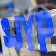 스티브요니의 컨템포러리 데님 브랜드 "SJYP" 런칭 및 가로수길 매장 오픈