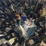 셀카봉으로 초고층빌딩에서 셀카 인증샷 + 셀카 영상을 찍는 '미친 러시아인들'