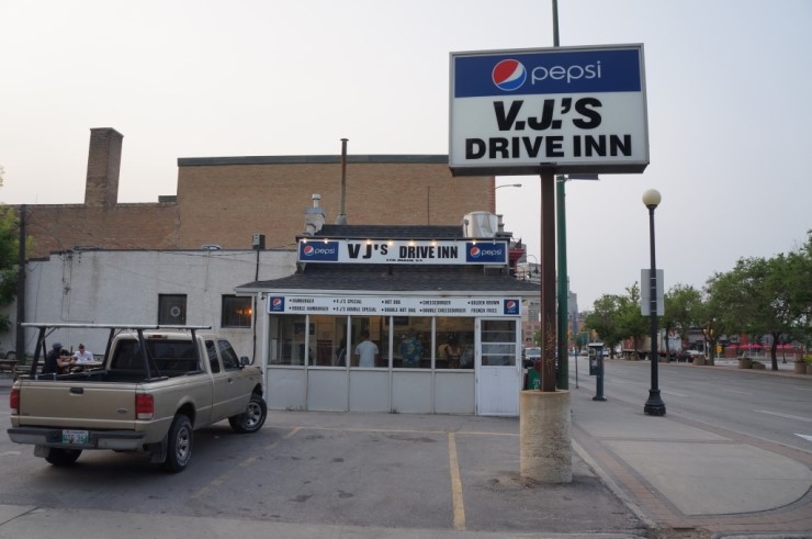 캐나다 위니펙 맛집 - 홈메이드 햄버거가 유명한 VJ's Drive Inn (VJ's 드라이브 인) : 네이버 블로그