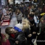 키스 동성애자 내쫓은 스페인 버거킹서 키스 항의 시위