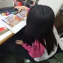어린이들의 색칠공부 컬러링북 미술교재 명화의숲을 칠하는 미술학원 학생이야기