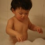 둘곤키즈 버블바스로 아기 목욕 놀이해주었어요.