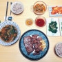 [저녁밥상] 한우등심, 시금치된장국, 두릅, 시금치나물, 김치, 열무김치