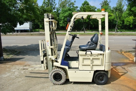 삼방향 전동지게차. 3-Way Forklift 좁은 창고에서 사용이 편리한 세방향 소형전동지게차 영상. : 네이버 블로그