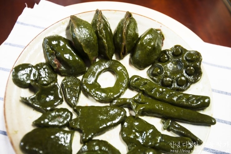 이렇게 맛있는 떡이름을 누가 개떡같이 지어놨을까? [봄날의 쑥개떡만들기]_ 모싯잎송편 보다 쑥개떡송편 : 네이버 블로그