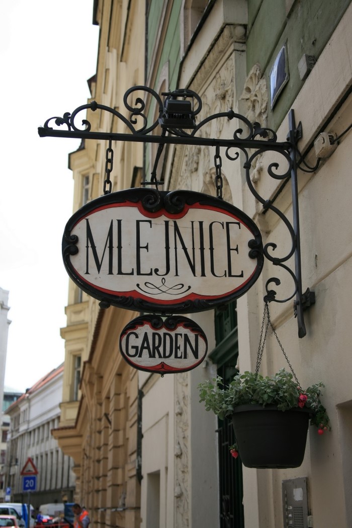 [체코] 프라하 현지인들이 즐겨 찾는 맛집!!! Restaurace Mlejnice : 네이버 블로그