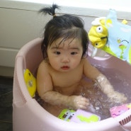 귀여운 목욕장난감과 아기목욕타올로 즐거운 물놀이시간 ~