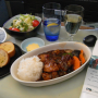 Why Airline Foods Tastes Different (비행기 기내식은 왜 맛이 다른가)