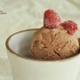 새콤한 맛이 숨어있는 64% 산딸기 초코 아이스크림.