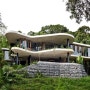 열대우림 자연과 어우러지는 건축 디자인 별장