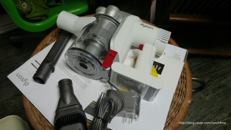 다이슨 무선청소기 : Dyson DC56 Handheld Vacuum - White/Iron : 네이버 블로그