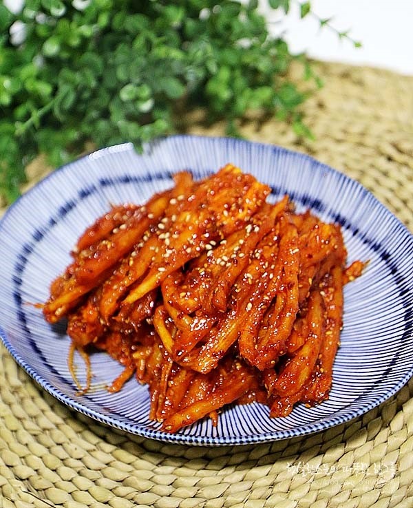 더덕무침 만드는법~ 더덕구이까지 양념 하나로 올킬! 손질법도 간단하게 :) : 네이버 블로그