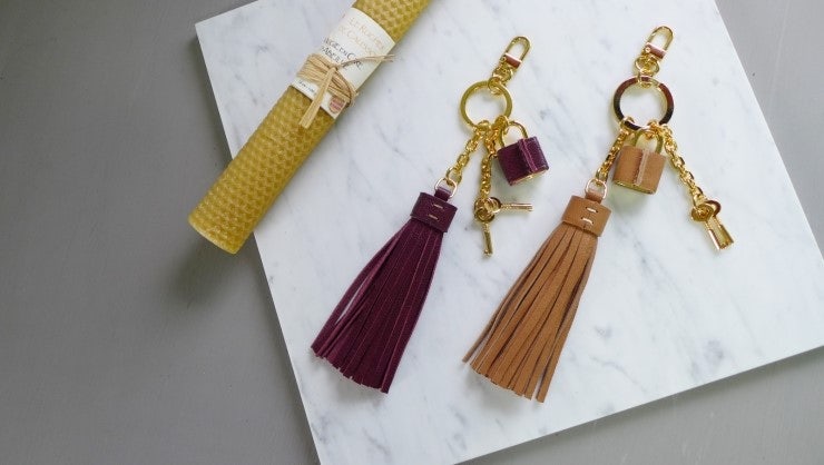 mise en place/ 자물쇠 태슬키링(padlock keyring)_와인/ 베이지, 태슬 열쇠고리, 가방 참장식 : 네이버 블로그