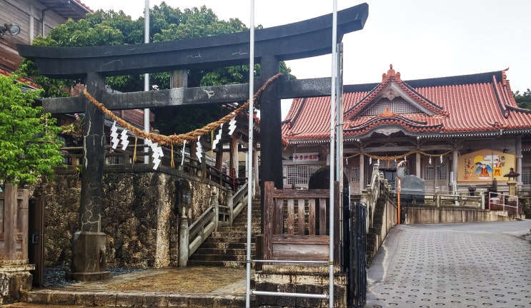 토착신앙과 일본 신사와의 합체, 후텐마궁 - 오키나와 12