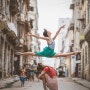 (사진)쿠바의 전설적인 발레리나들이 길거리에서 춤을 추었다