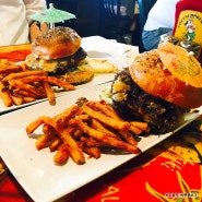 [하와이 신혼여행]#4_1 하와이 맛집/와이키키 버거 '치즈버거 인 파라다이스' 이것이 미국식 버거다!