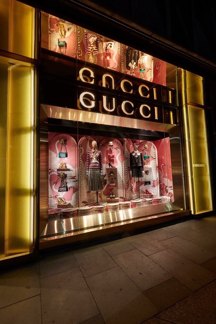 Gucci, Juillet 2016 by @dailyshopwindow #visualmerchandisingtrends  #wallpaper #window…