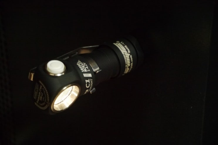 Lampe Frontale Armytek Tiara C1 XP-L – 740 Lumens, Lumière Chaude, Bandeau Inclus