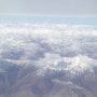 인도여행사진 - 비행기 밖 풍경으로 보이는 눈 덮인 히말라야 산맥