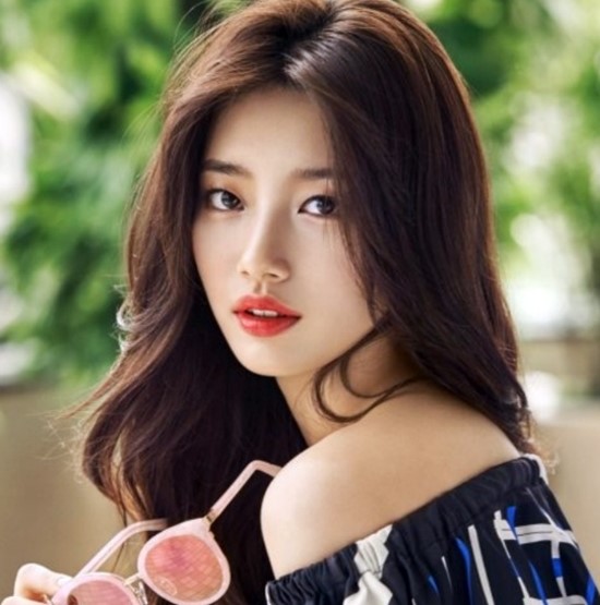 갈색 생머리를 가진 연예인