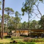 멕시코의 숲으로 둘러 쌓인 우드 하우스 : Weber Arquitectos Design a Home Surrounded by Forests in Avandaro, Mexico