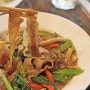 방콕여행 #2 :: 통로 레스토랑 카오짜오, 카페같은 분위기에서 맛보는 저렴한 태국음식.