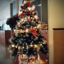 코리아로지스 사무실에 크리스마스 트리가 떴어요♬