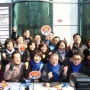 강남역에서 박근혜 대통령 탄핵 서명운동이 펼쳐졌습니다.