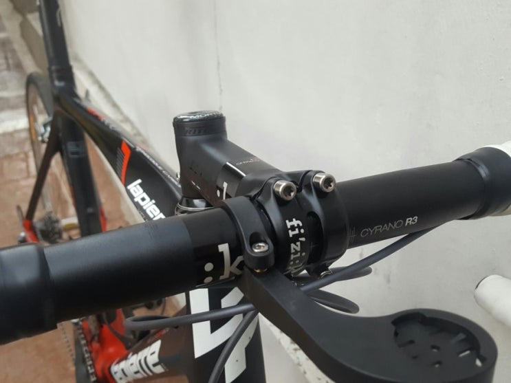 fizik cyrano r1 snake handlebar