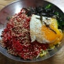 구례 독특한 육회비빔밥과 구수한 보리새우육수를 맛볼수있는 평화식당