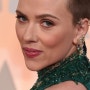 Scarlett Johansson과 똑같이 생긴 할머니