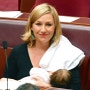 (호주) 국회에서 최초로 젖을 먹인 엄마의원