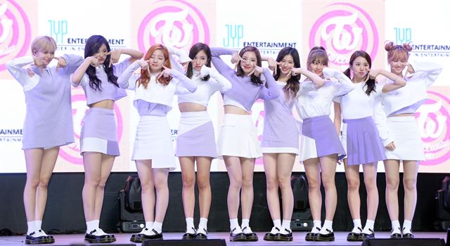 트와이스(TWICE)의 “TT” 유튜브 2억뷰 돌파 : 네이버 블로그