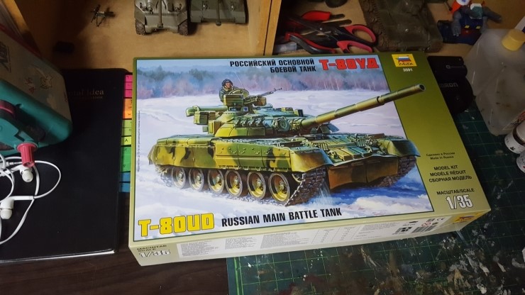 Kit Plástico Tanque De Batalha Principal Russo T-80Ud 1/35 Zvezda