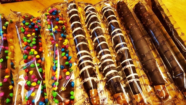 미국 빼빼로 추천 - MRS PRINDABLES 24 CHOCOLATE DIPPED Caramel PRETZEL RODS ...
