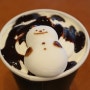 Tully's snowman Latte