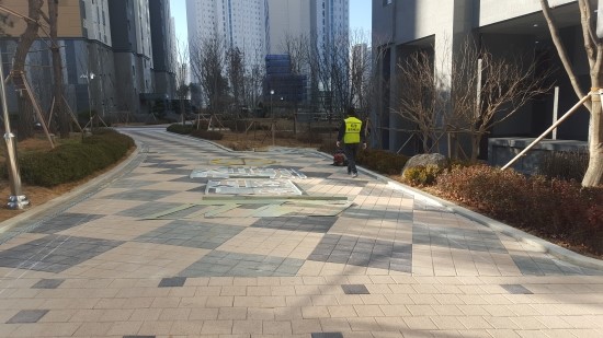 [평택 반도유보라 2차아파트 소방차전용주차구획선 차선도색 라인마킹] 바뀐(변경된 신형) 소방차전용주차구획선은 도색하기가 엄청 ...