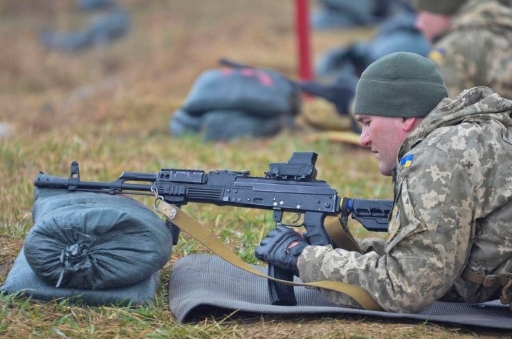 우크라이나 육군 보병의 AK-74M 자동소총 사격 훈련 - Ukrainian Land Forces Soldiers AK-74M ...