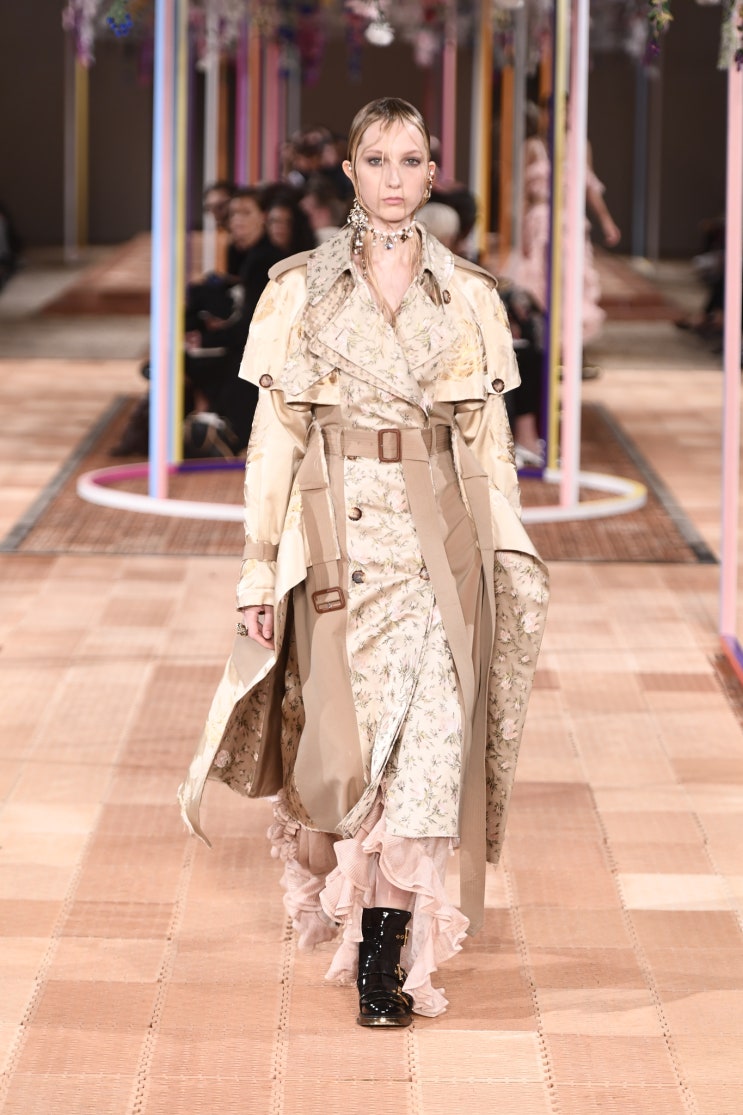 SPRING 2018 Ready-To-Wear Alexander McQueen : 네이버 블로그