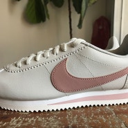 나이키우먼 라이트본 핑크 클래식 코르테즈 CLASSIC CORTEZ LEATHER 807471-013 3일배송