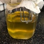 튀김 기름 재사용 꿀팁 :: 기름진 팬 밀가루로 깨끗하게 닦기