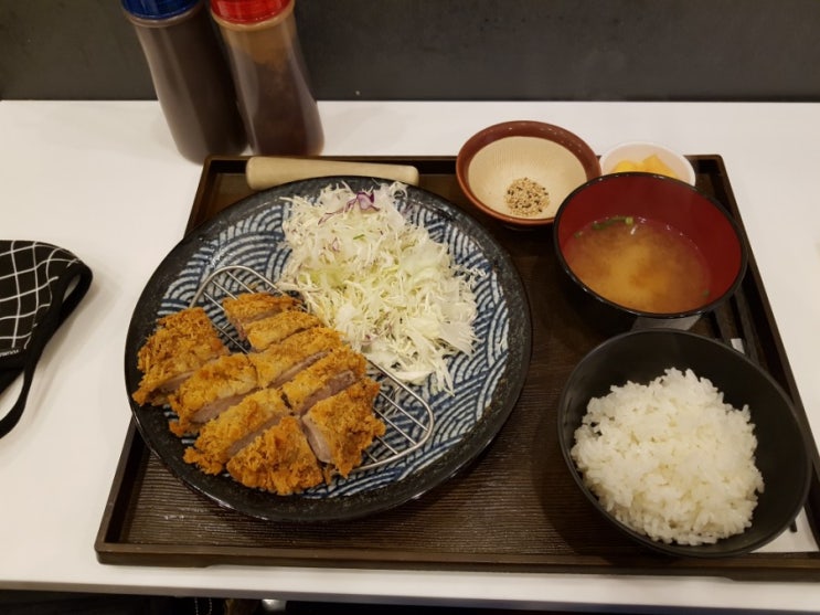 (연세대 신촌역 맛집) 꼬숑돈까스: 3000원 정식세트