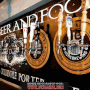호프집 인테리어-수제 맥주 핸들을 활용한 술집 벽면의 독특한 벽 장식소품 제작