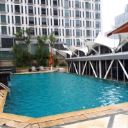싱가포르 4성급 페닌슐라 엑셀시어 호텔을 묵었습니다.