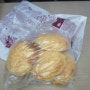 빵빵~ 따끈따끈 소보루빵이 도착했습니다~ :)